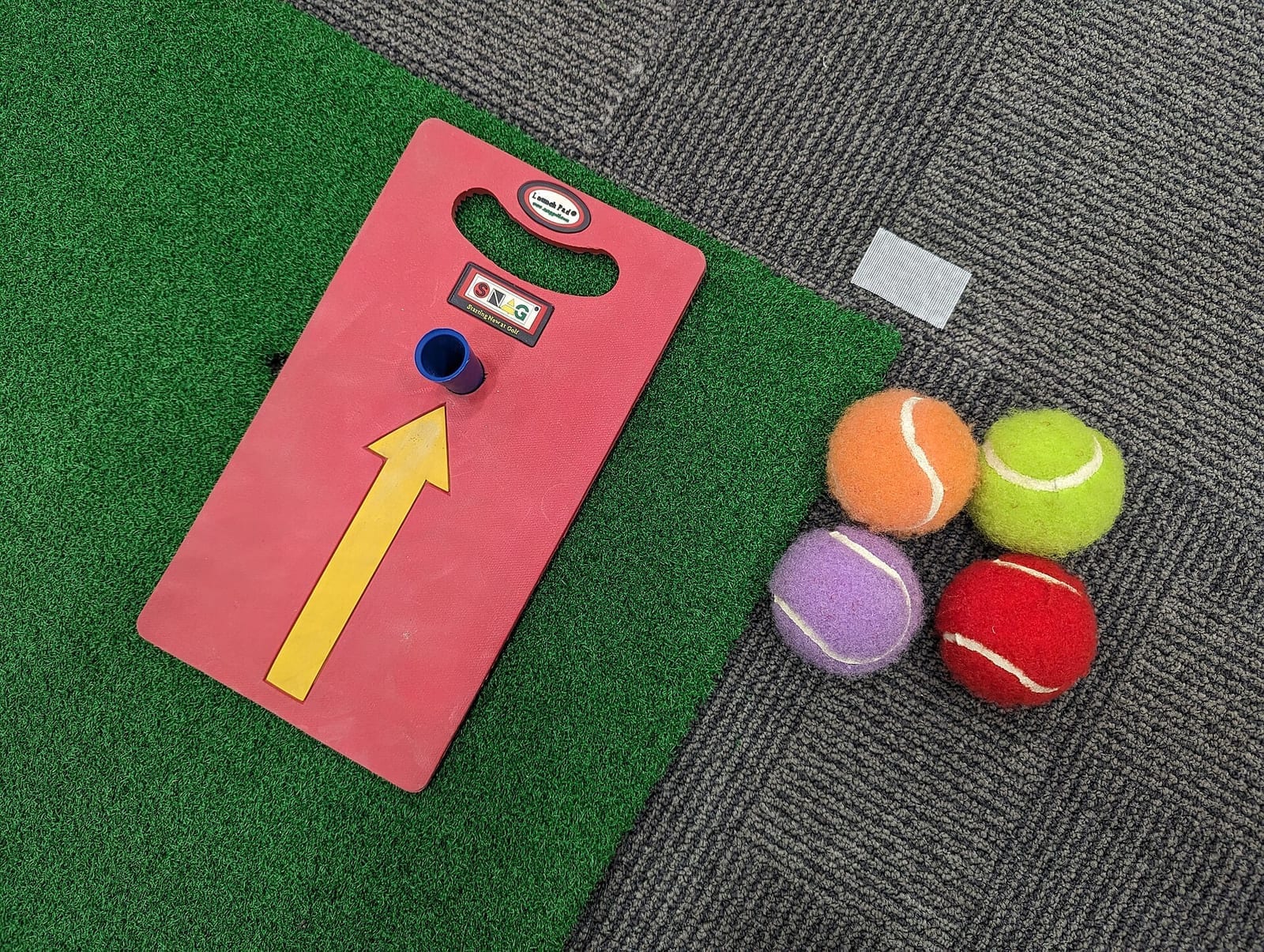 Clean, modern indoor golf practice facility