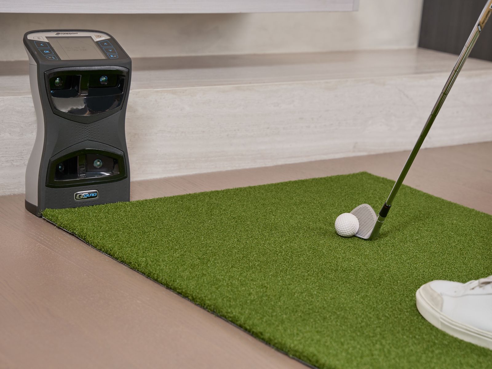 Golf putting practice on artificial turf with a high-tech indoor training sensor